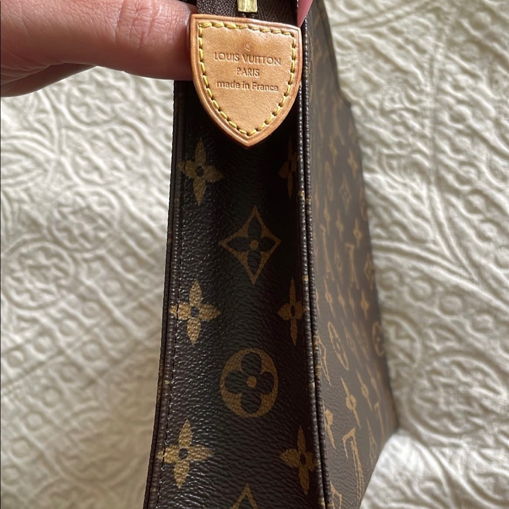 Louis Vuitton Toiletry Pouch 26 Discontinued - Picture 3 of 13